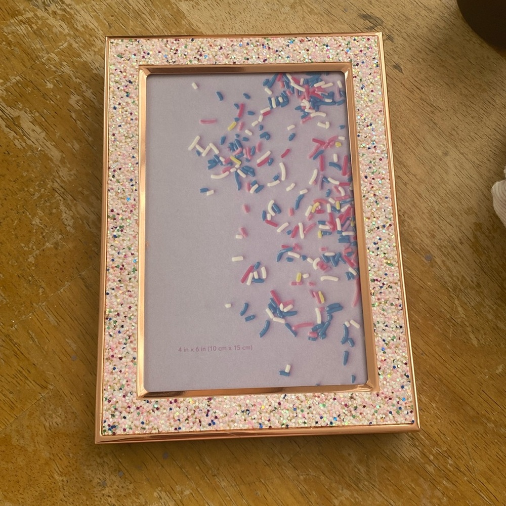 Isaac Jacobs Glitter Picture Frame 4 x 6 inches.